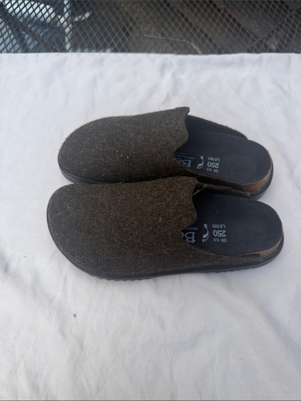Women's Slip-On Felt Clog Flats in Dark Brown